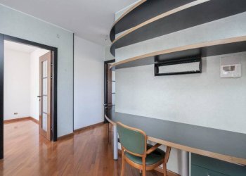 Disimpegno - Trilocale via Tofane, 27, Torino (zona Pozzo Strada) - foto 10