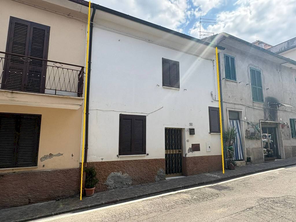 Facciata - Casa indipendente via Borgo Nuovo, 51, Fara in Sabina - foto 1
