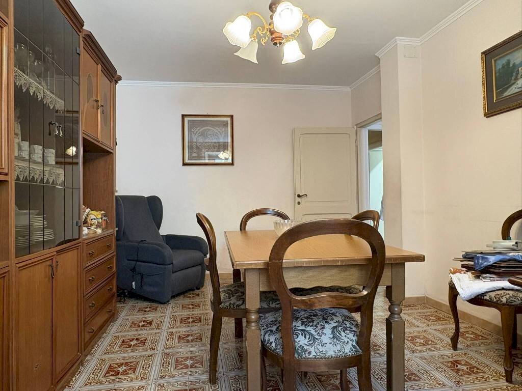 Salone - Casa indipendente via Borgo Nuovo, 51, Fara in Sabina - foto 3