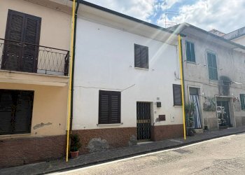 Facciata - Casa indipendente via Borgo Nuovo, 51, Fara in Sabina - foto 1