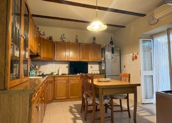 Cucina - Casa indipendente via Borgo Nuovo, 51, Fara in Sabina - foto 4