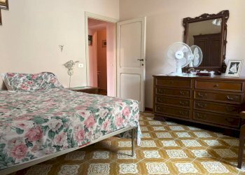 Camera da letto - Casa indipendente via Borgo Nuovo, 51, Fara in Sabina - foto 12