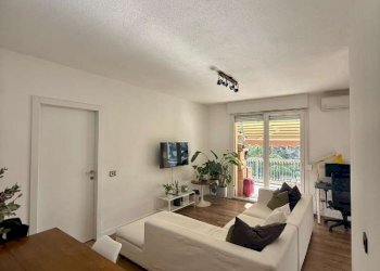 Soggiorno 9. - Two-room apartment via Pagoda Bianca, Roma (neighborhood Torrino) - photo 9
