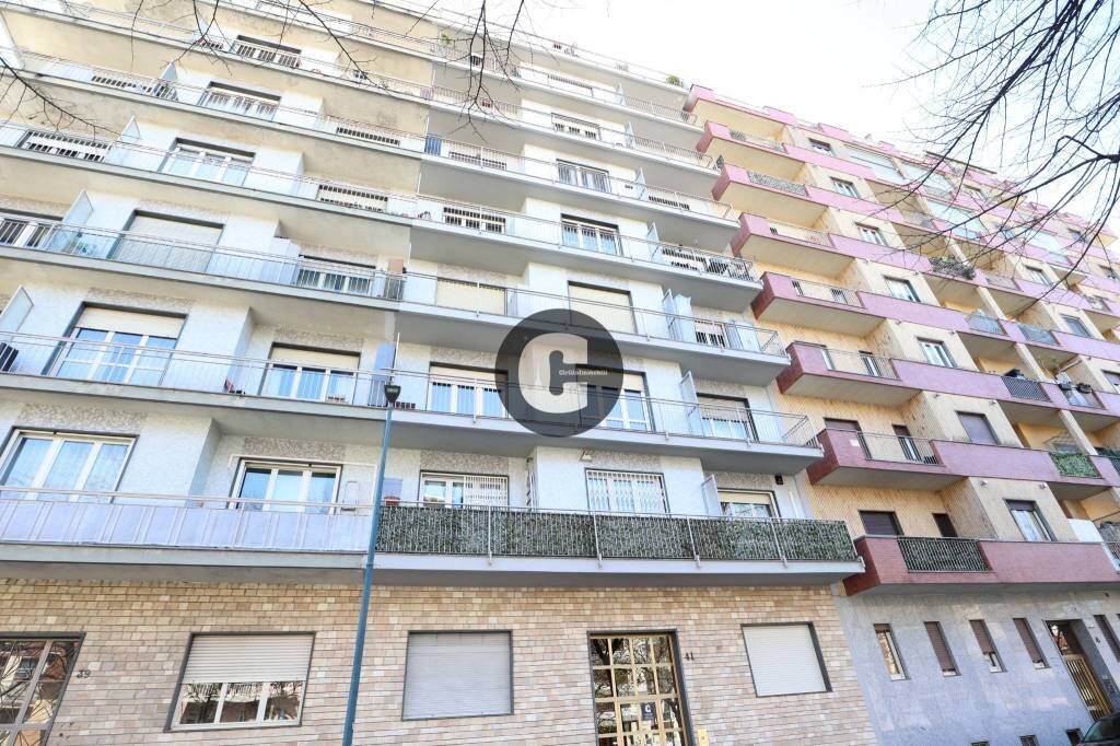 Facciata - Two-room apartment largo Luca della Robbia, 41, Torino (neighborhood Pozzo Strada) - photo 1