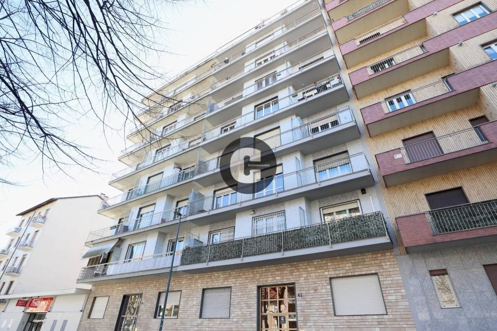 Facciata - Two-room apartment largo Luca della Robbia, 41, Torino (neighborhood Pozzo Strada) - photo 2