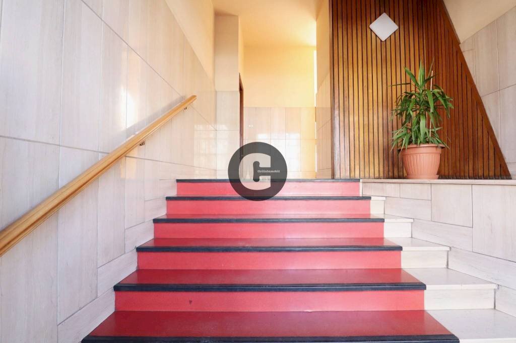 Interno palazzo - Two-room apartment largo Luca della Robbia, 41, Torino (neighborhood Pozzo Strada) - photo 3