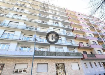 Facciata - Two-room apartment largo Luca della Robbia, 41, Torino (neighborhood Pozzo Strada) - photo 1