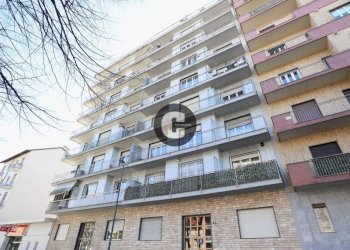 Facciata - Two-room apartment largo Luca della Robbia, 41, Torino (neighborhood Pozzo Strada) - photo 2