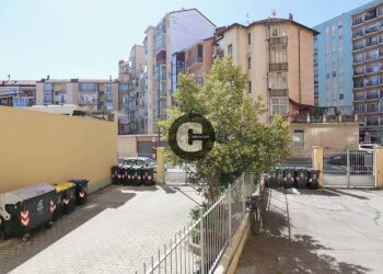 Cortile interno - Two-room apartment largo Luca della Robbia, 41, Torino (neighborhood Pozzo Strada) - photo 17