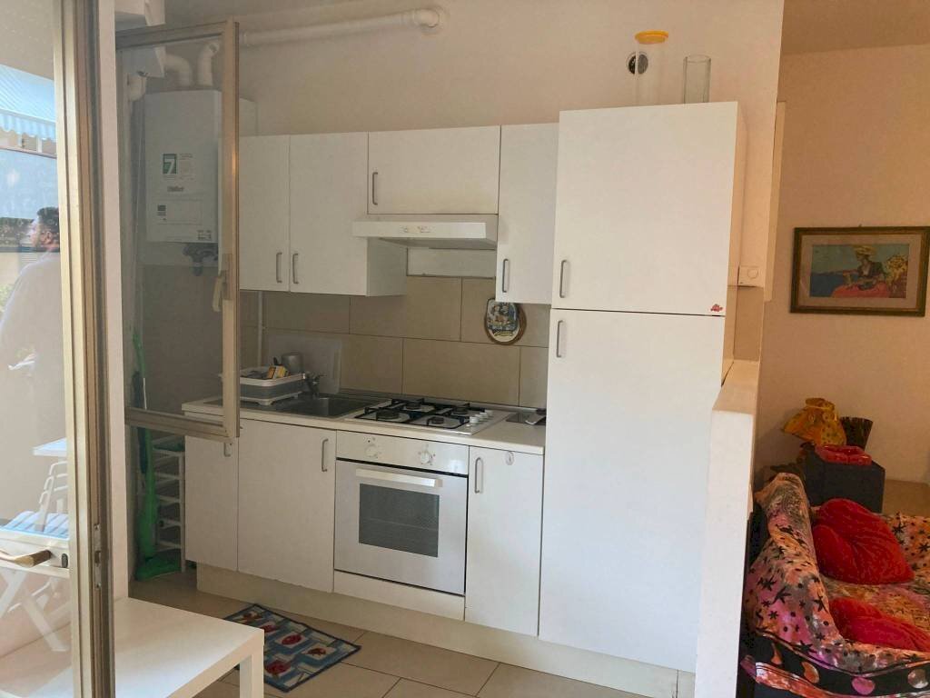 Cucina - Appartamento via Serchio, Massa - foto 2