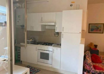 Cucina - Appartamento via Serchio, Massa - foto 2