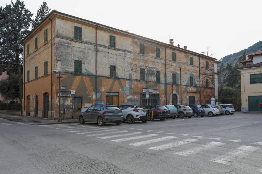 Zona - Stabile - Palazzo piazza Guglielmo Marconi, Dovadola - foto 1