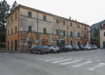 Zona - Stabile - Palazzo piazza Guglielmo Marconi, Dovadola - foto 1