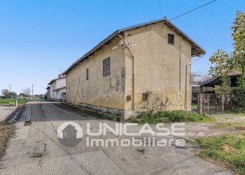 Facciata - Farmhouse strada Camborgetti Ballada, SNC, Bricherasio - photo 47