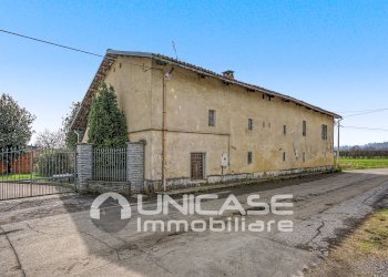 Facciata - Farmhouse strada Camborgetti Ballada, SNC, Bricherasio - photo 48