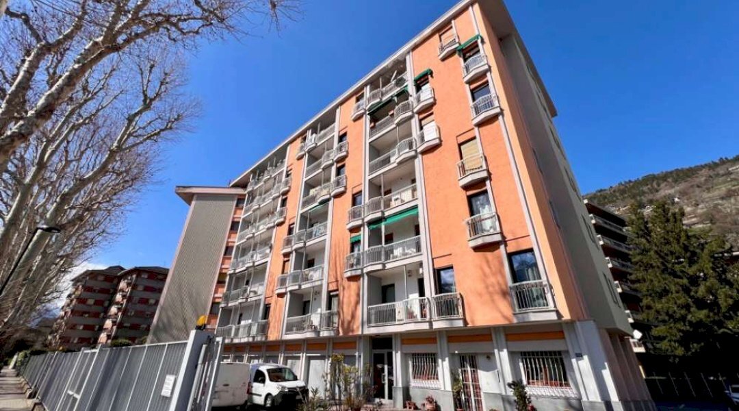 Bilocale Via Saint Martin De Corléans, Aosta - foto 1