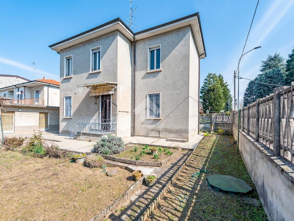 Villa Via Fratelli Bandiera, Rescaldina - photo 1