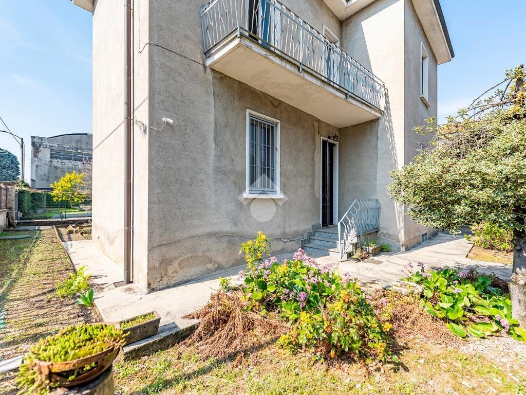 Villa Via Fratelli Bandiera, Rescaldina - photo 2