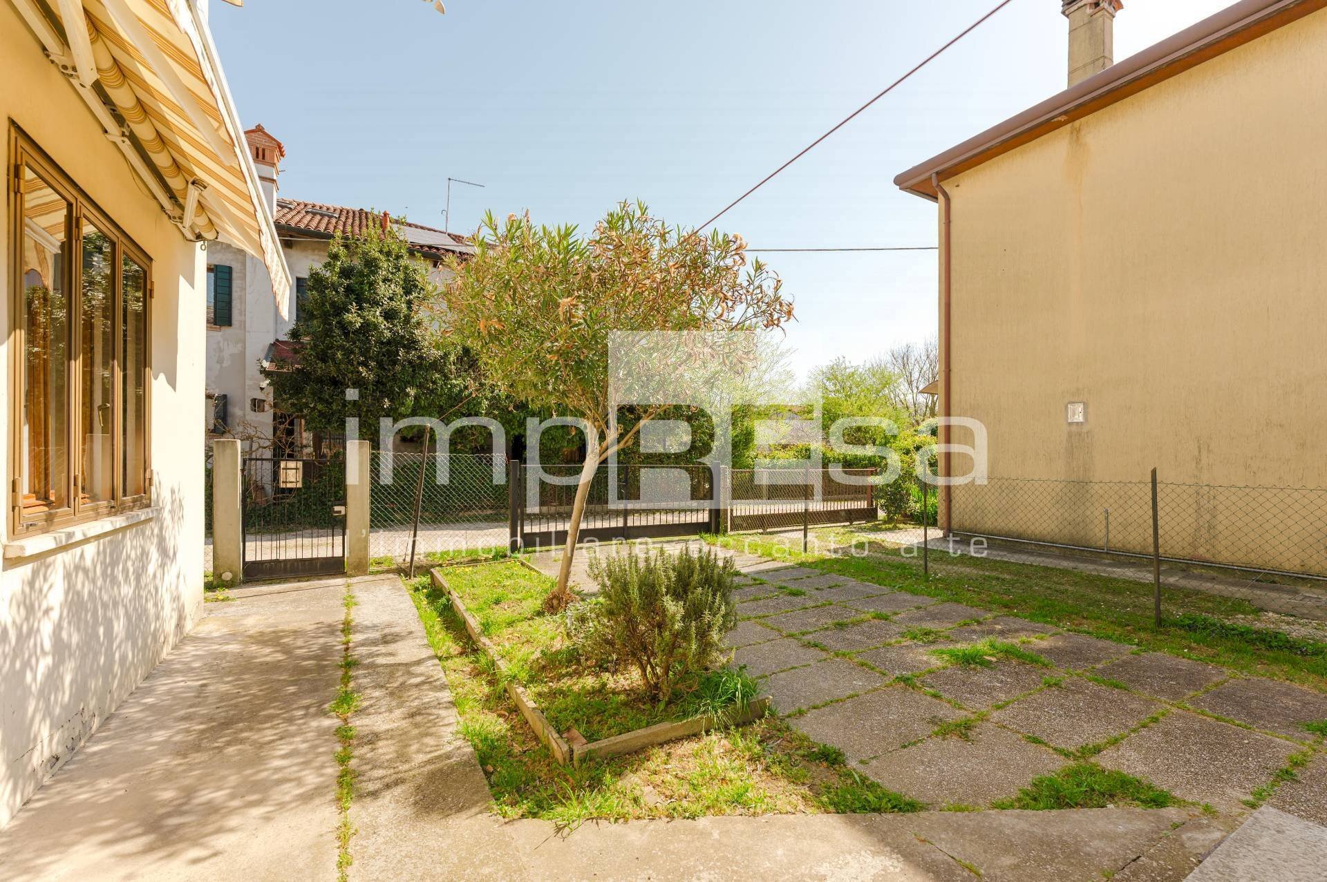 ESTERNO - Casa indipendente VIALE DON STURZO
 
112, Marcon - foto 2