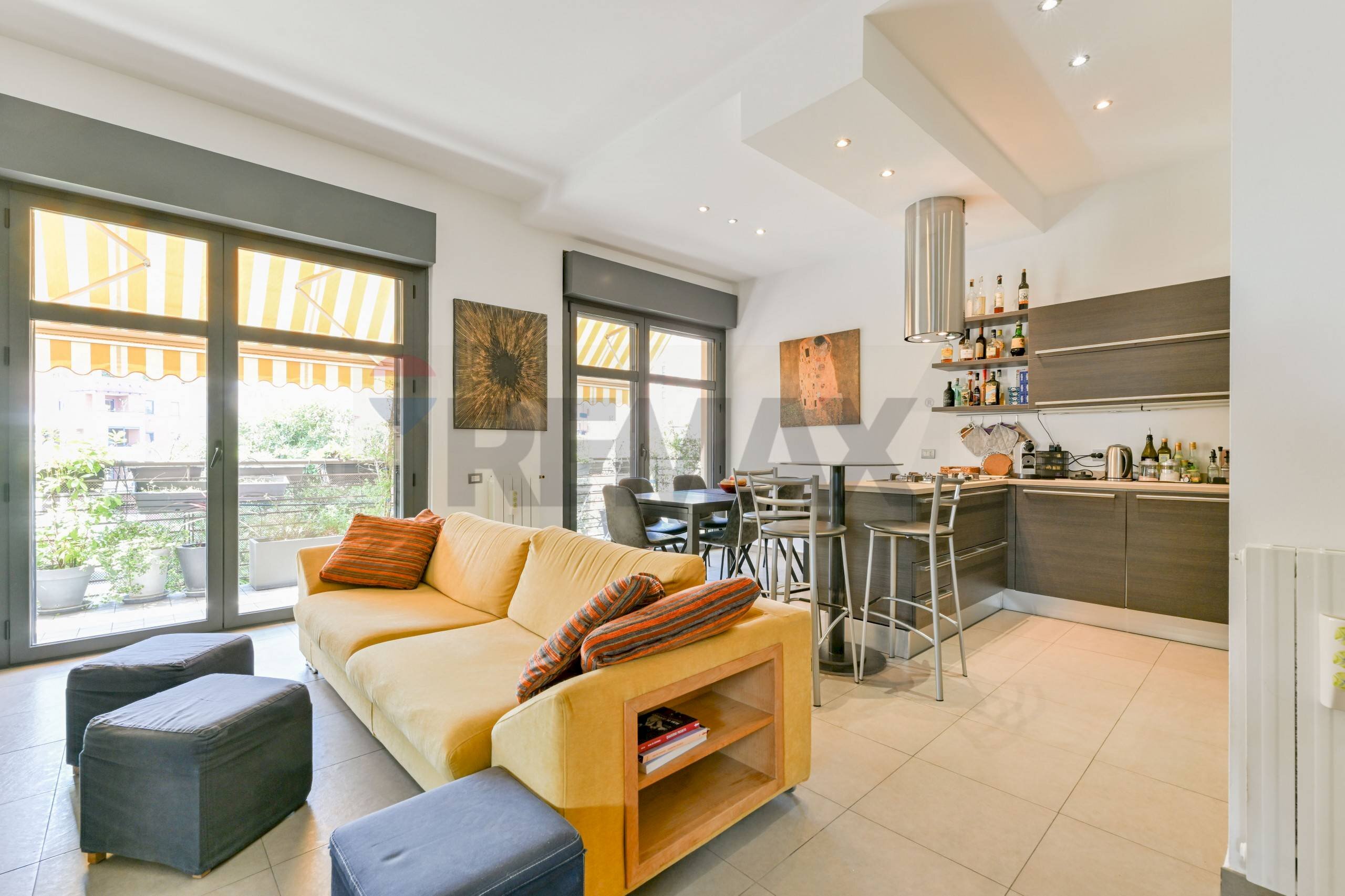 Sala da pranzo - Quadrilocale Via Roberto Bellarmino
 
9, Milano - foto 2