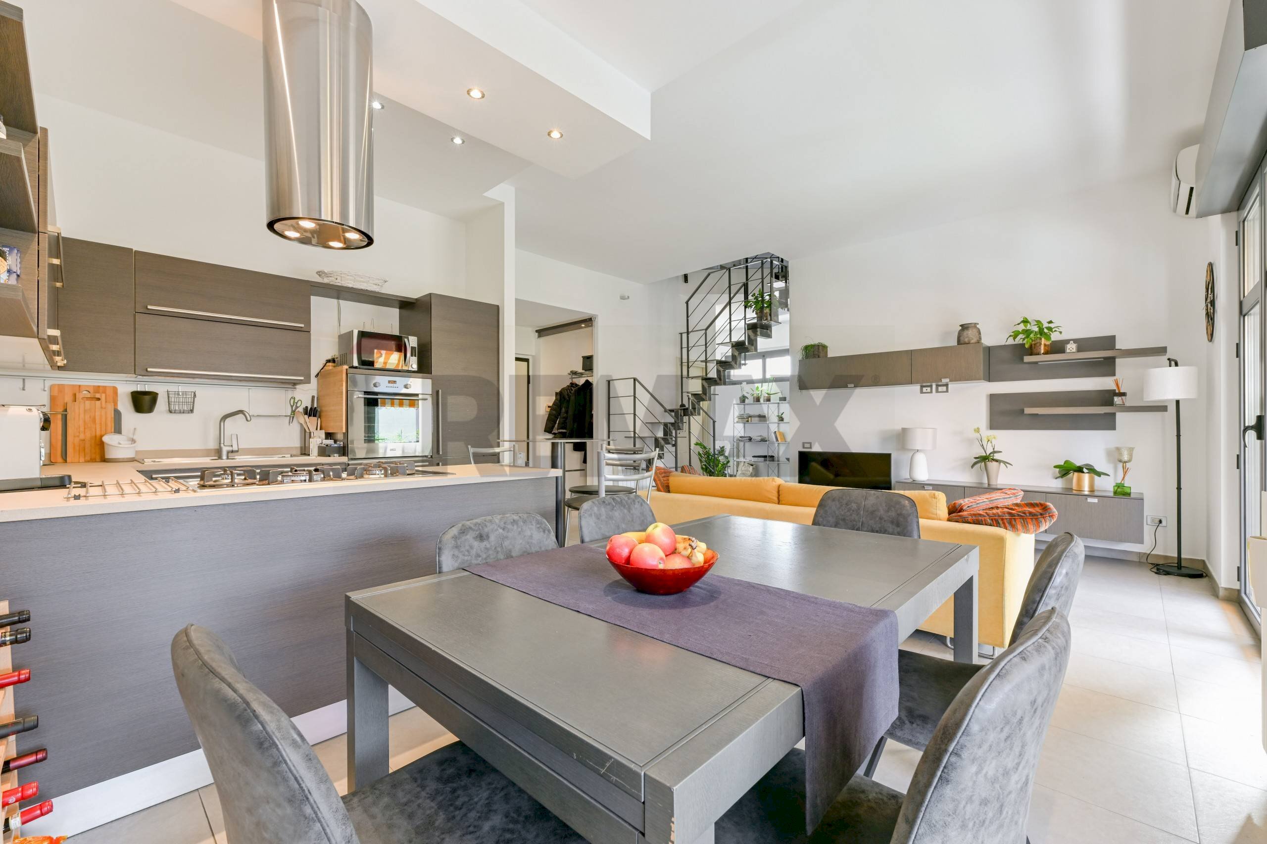 Sala da pranzo - Quadrilocale Via Roberto Bellarmino
 
9, Milano - foto 1