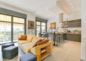 Sala da pranzo - Quadrilocale Via Roberto Bellarmino
 
9, Milano - foto 2