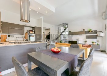 Sala da pranzo - Quadrilocale Via Roberto Bellarmino
 
9, Milano - foto 1