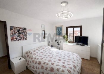 Camera / camera da letto - Trilocale via montegrino
 
4, Luino - foto 7