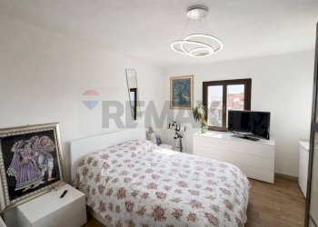 Camera / camera da letto - Trilocale via montegrino
 
4, Luino - foto 8