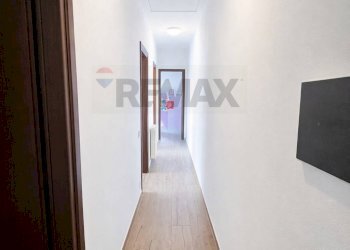 Hall / corridoio - Trilocale via montegrino
 
4, Luino - foto 12