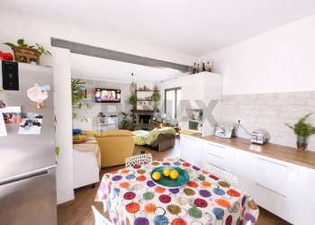 Sala da pranzo - Trilocale via montegrino
 
4, Luino - foto 13