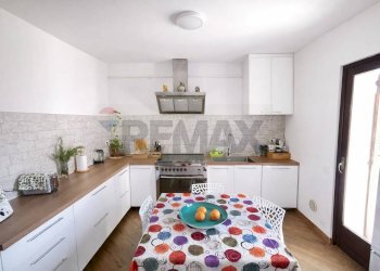 Cucina - Trilocale via montegrino
 
4, Luino - foto 15