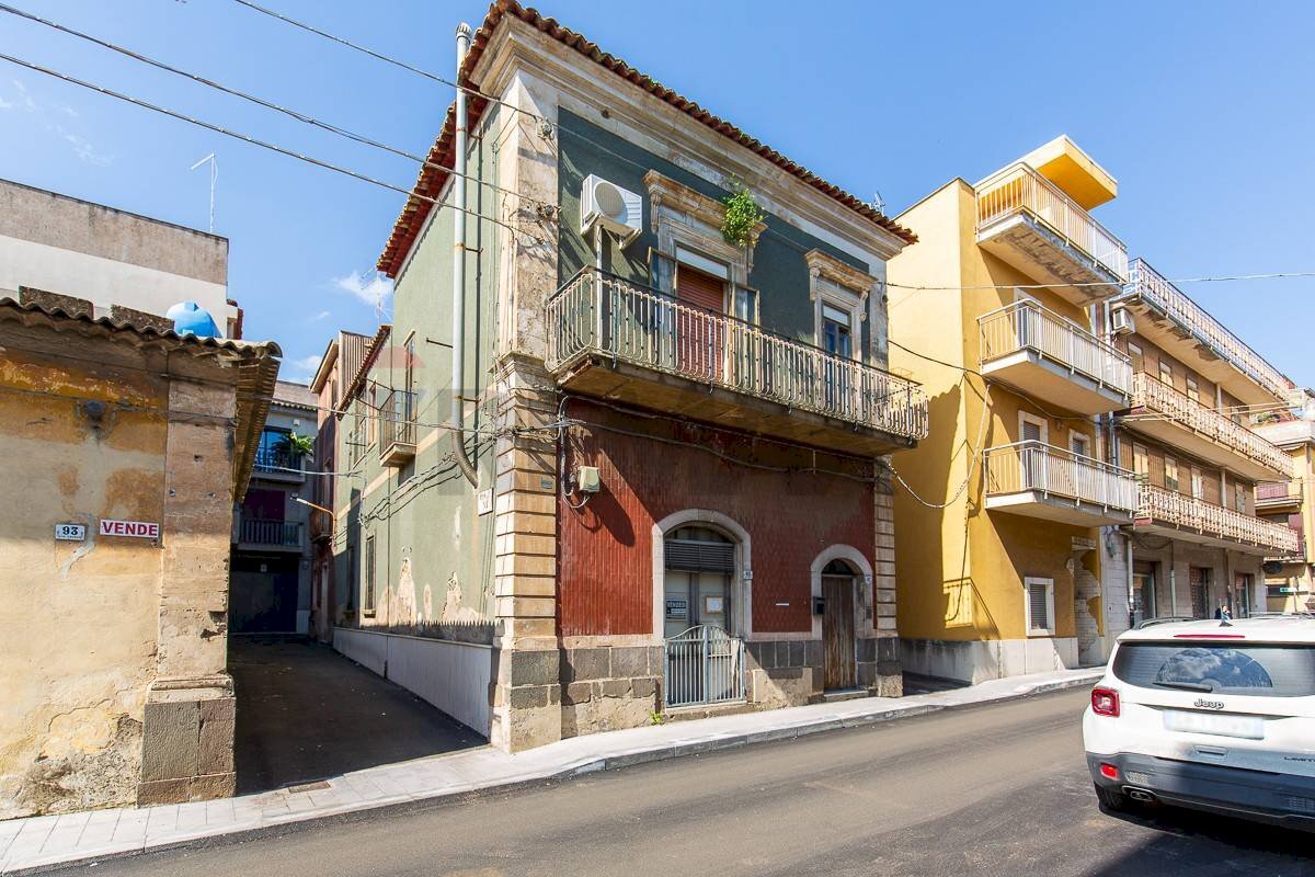 Edificio all\'aperto - Independent house Via Camillo Benso Conte di Cavour
 
95, Carlentini - photo 1