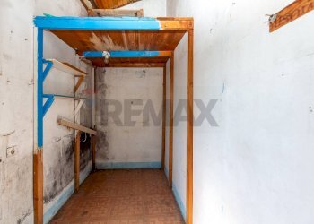 Dispensa di stoccaggio - Independent house Via Camillo Benso Conte di Cavour
 
95, Carlentini - photo 20