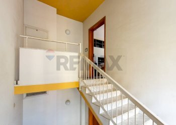 Scale - Bilocale Via Dante Alighieri
 
21, Valverde - foto 4