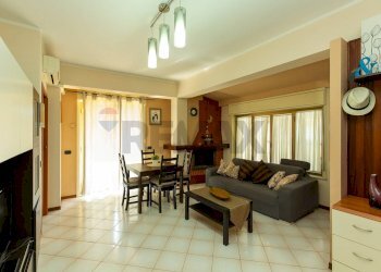 Sala da pranzo - Bilocale Via Dante Alighieri
 
21, Valverde - foto 7