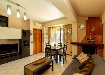 Sala da pranzo - Bilocale Via Dante Alighieri
 
21, Valverde - foto 10