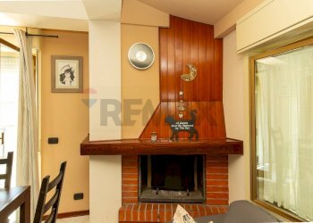 Sala da pranzo - Bilocale Via Dante Alighieri
 
21, Valverde - foto 12