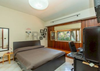 Camera / camera da letto - Bilocale Via Dante Alighieri
 
21, Valverde - foto 24