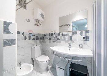 Bagno - Bilocale Via ortolani
 
66, Catania - foto 17