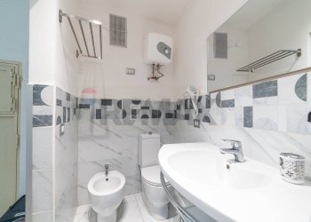 Bagno - Bilocale Via ortolani
 
66, Catania - foto 20