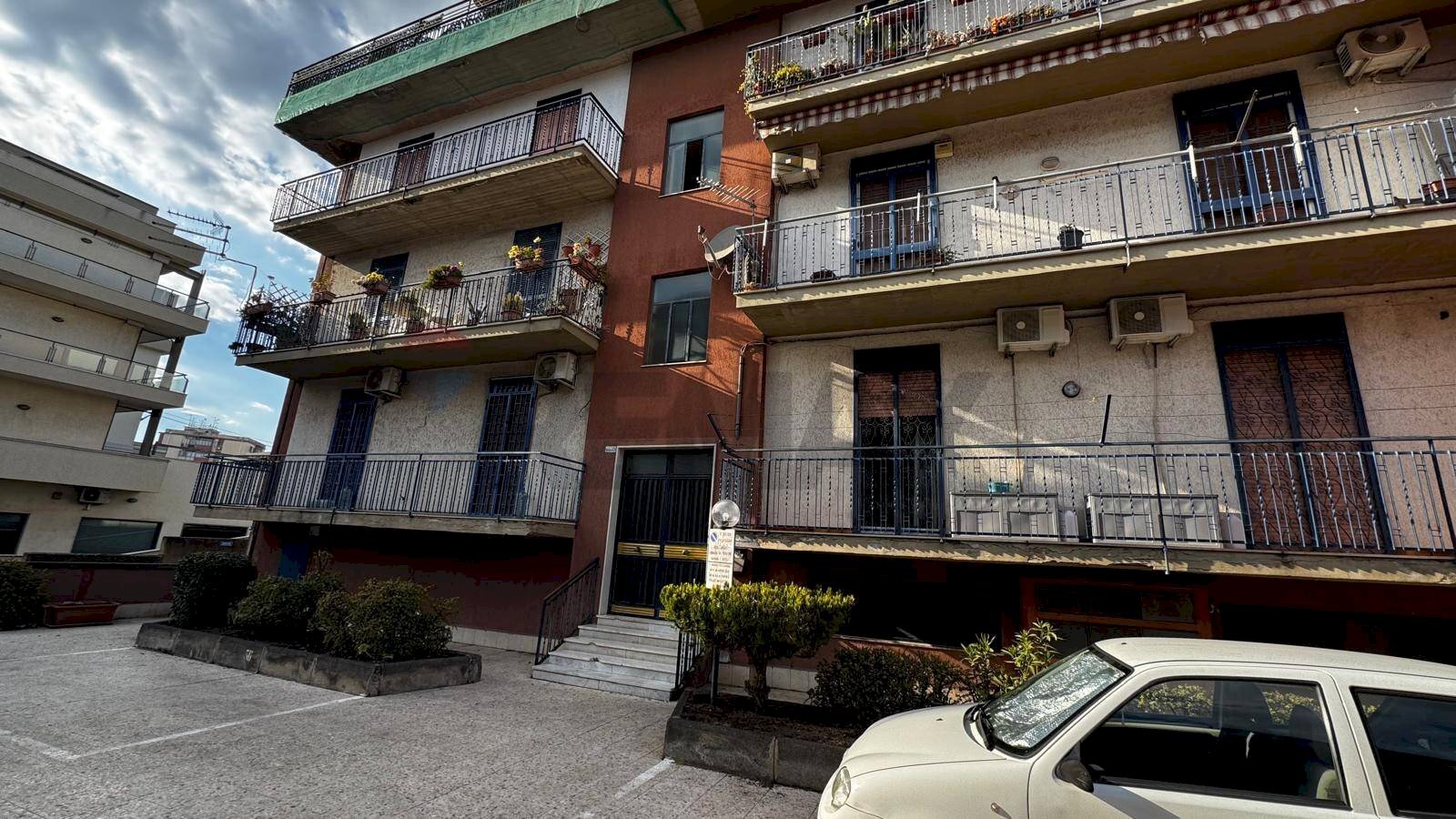 Edificio all\'aperto - Attic VIA EUGENIO BARSANTI
 
35, Catania - photo 1