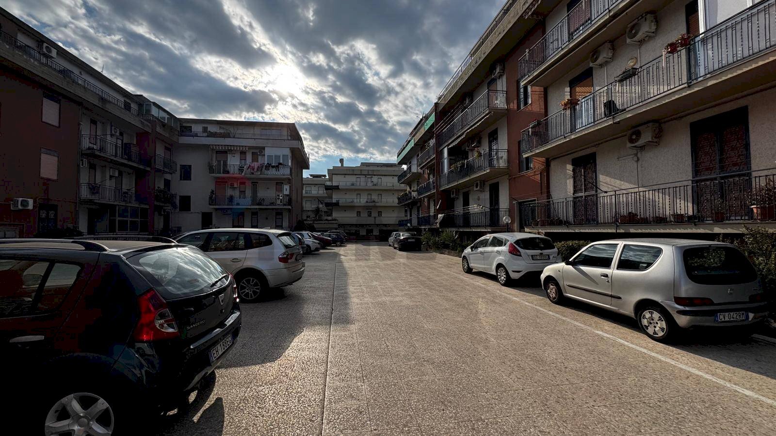 Edificio all\'aperto - Attic VIA EUGENIO BARSANTI
 
35, Catania - photo 3