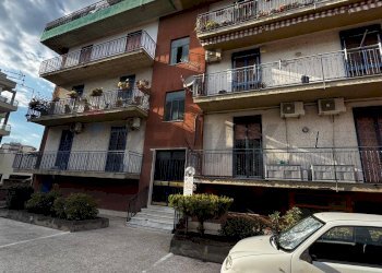 Edificio all\'aperto - Attic VIA EUGENIO BARSANTI
 
35, Catania - photo 1
