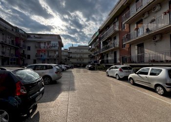 Edificio all\'aperto - Attic VIA EUGENIO BARSANTI
 
35, Catania - photo 3