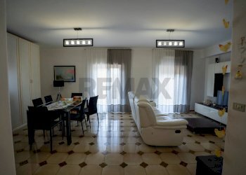 Sala da pranzo - Quadrilocale Via Antonio D'Agata
 
6, Catania - foto 1