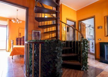Scale - Semi-detached house Via Toledo
 
63/A, Catania - photo 4