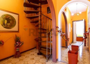 Scale - Semi-detached house Via Toledo
 
63/A, Catania - photo 13