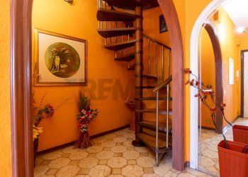 Scale - Semi-detached house Via Toledo
 
63/A, Catania - photo 16