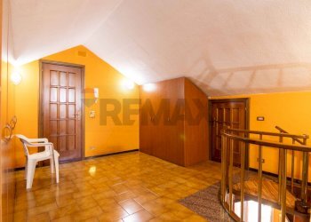 Hall / corridoio - Semi-detached house Via Toledo
 
63/A, Catania - photo 47